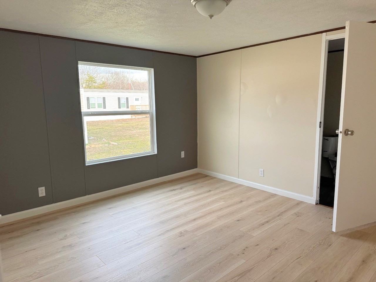 561 Banjo Way - Photo 6 of 8