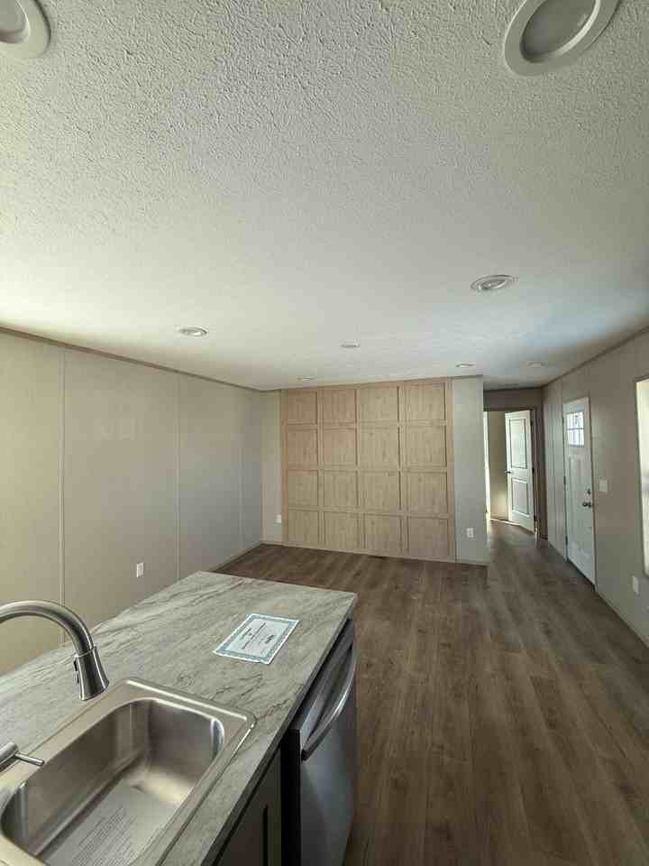 132 E Arlington Dr - Photo 4 of 9