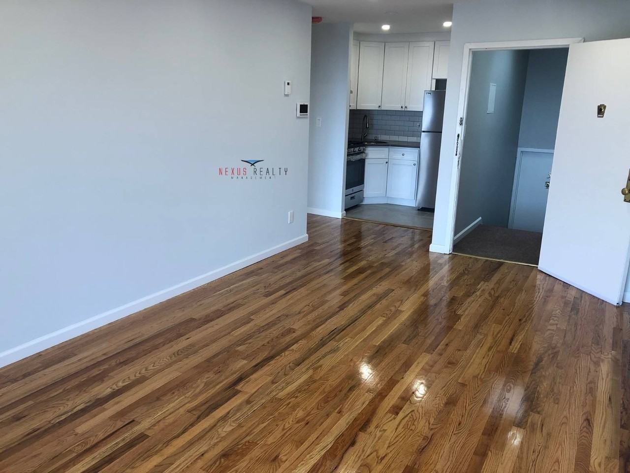4545 58th St #3R - Photo 3 of 12