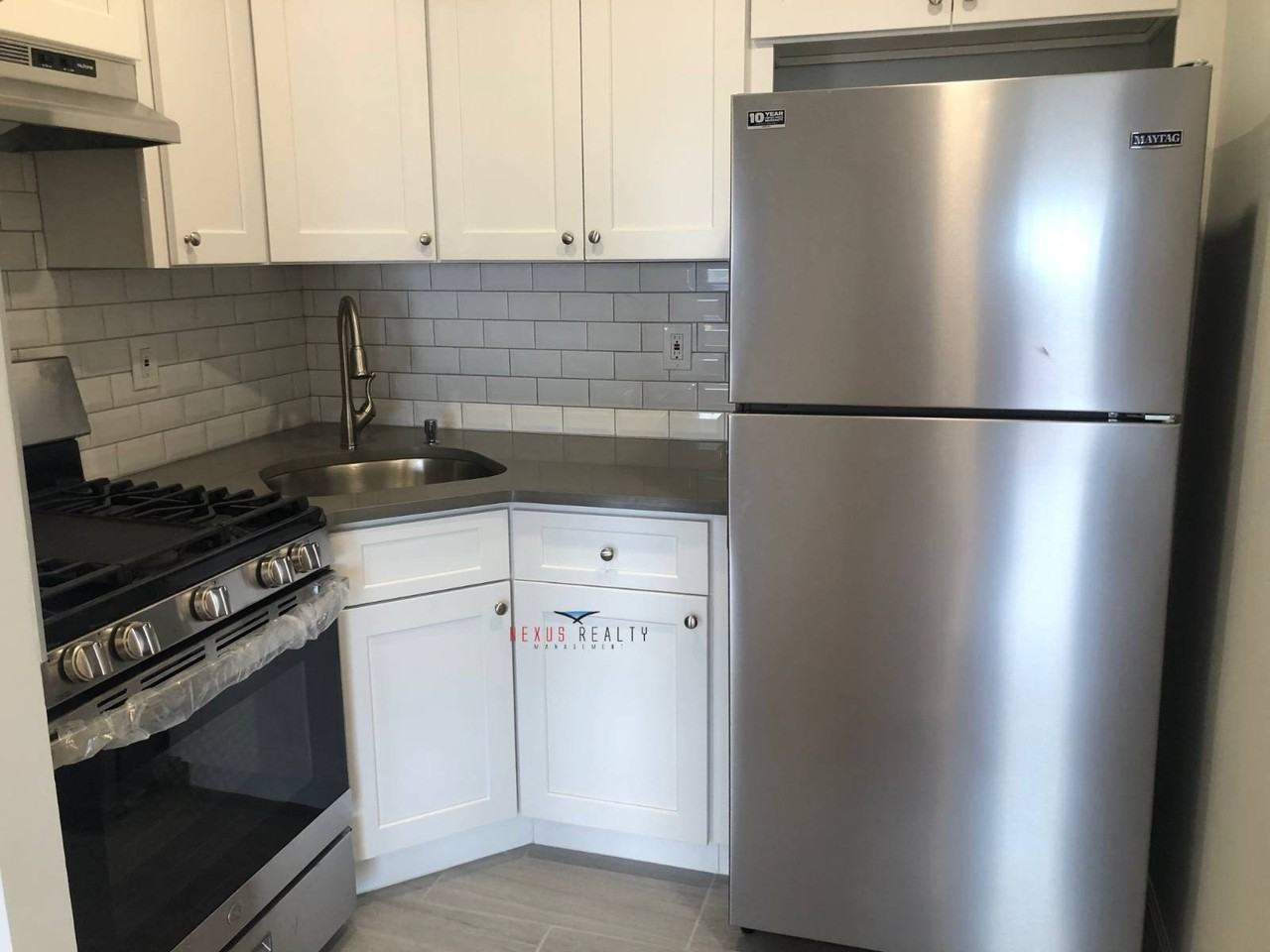 4545 58th St #3R - Photo 5 of 12