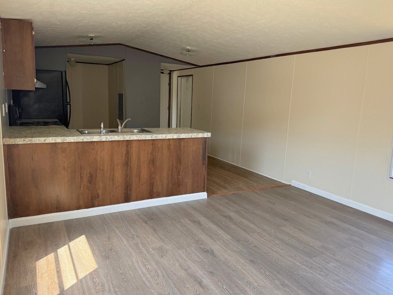 580 Banjo Way - Photo 3 of 8