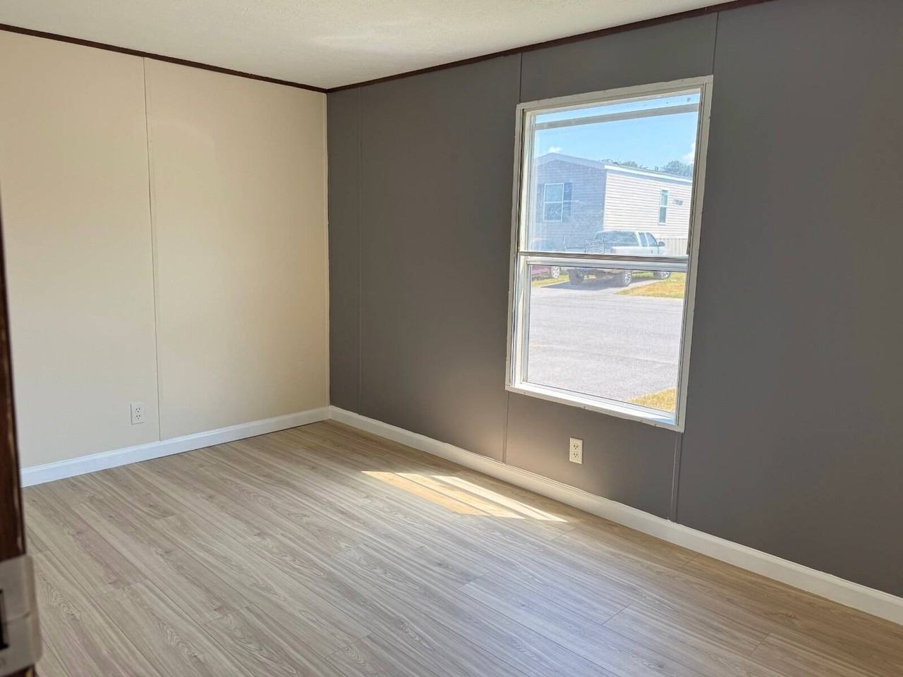 580 Banjo Way - Photo 5 of 8