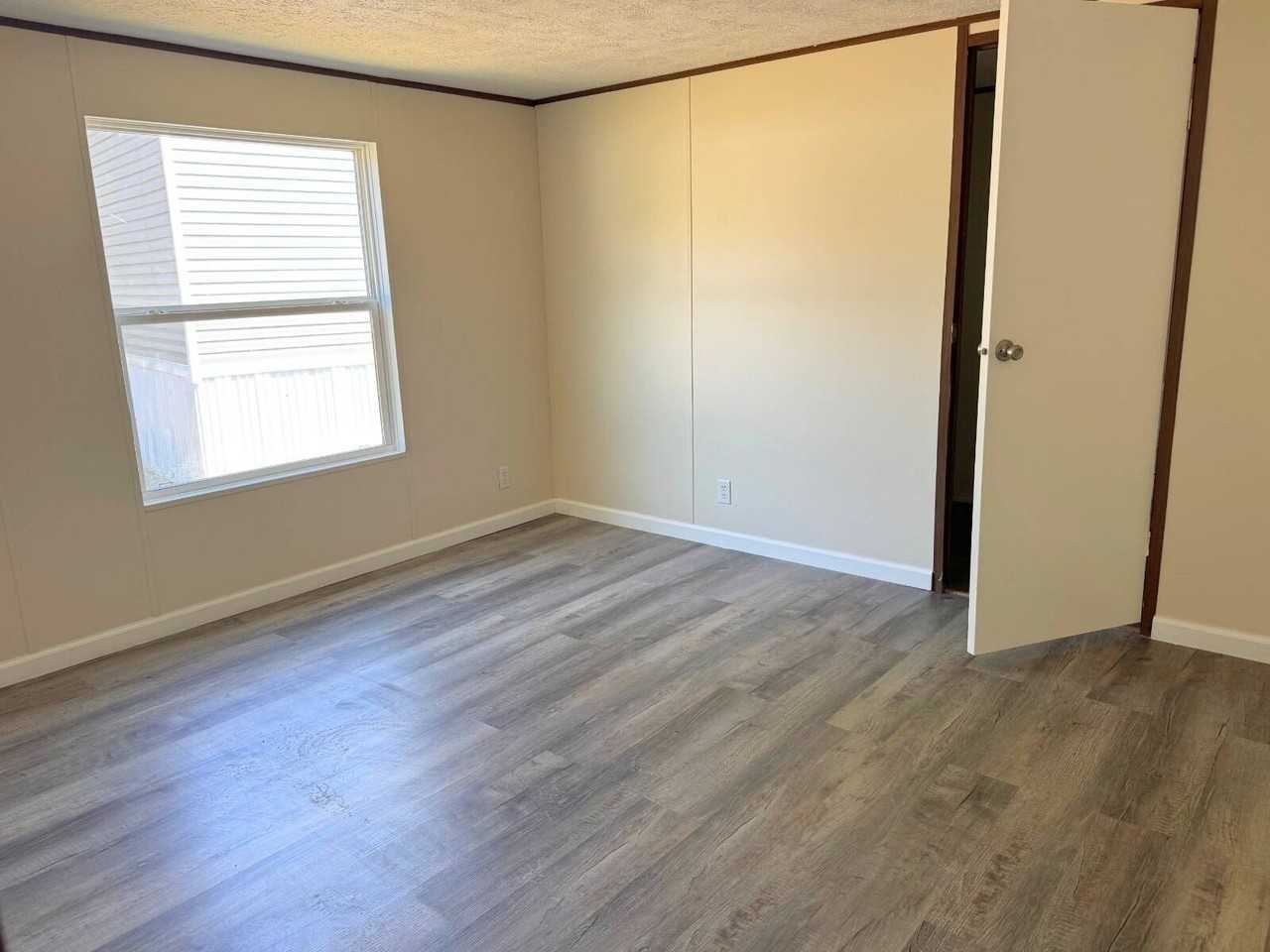 557 Banjo Way - Photo 6 of 7