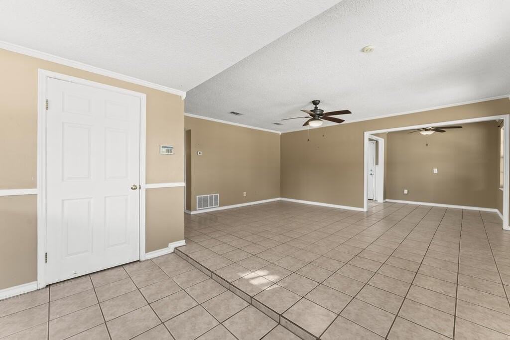 703 Ainslee St - Photo 6 of 29