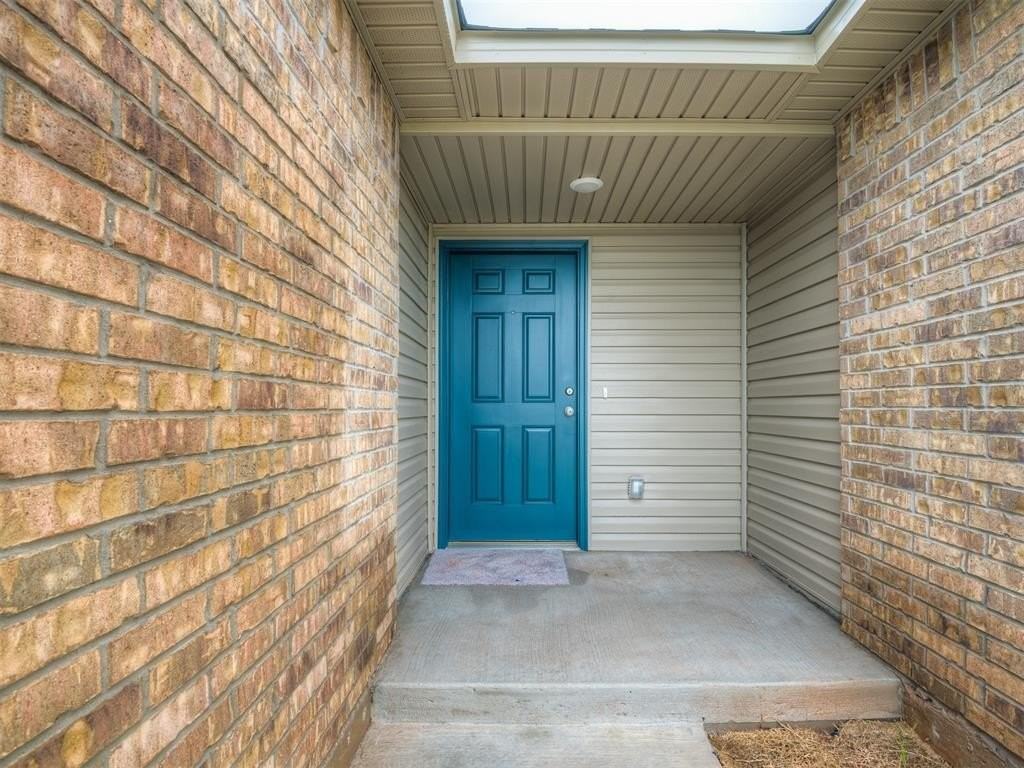 1009 S Colt Ln - Photo 3 of 50
