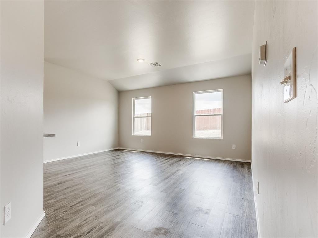 9500 Saddle Dr - Photo 4 of 48