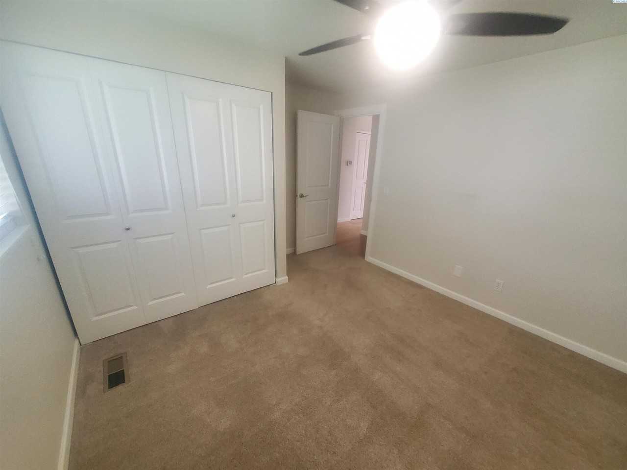 2419 W Grand Ronde Pl #D - Photo 5 of 20