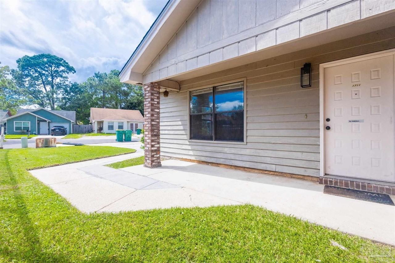 1711 Bennetts End - Photo 4 of 37