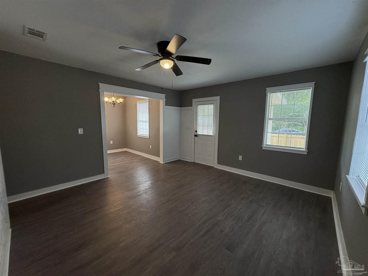 1212 N E St - Photo 4 of 32