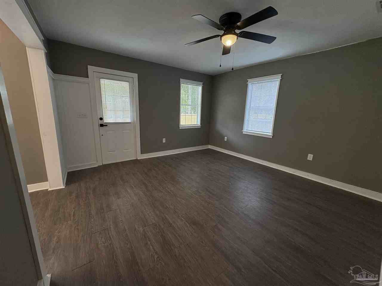1212 N E St - Photo 5 of 32