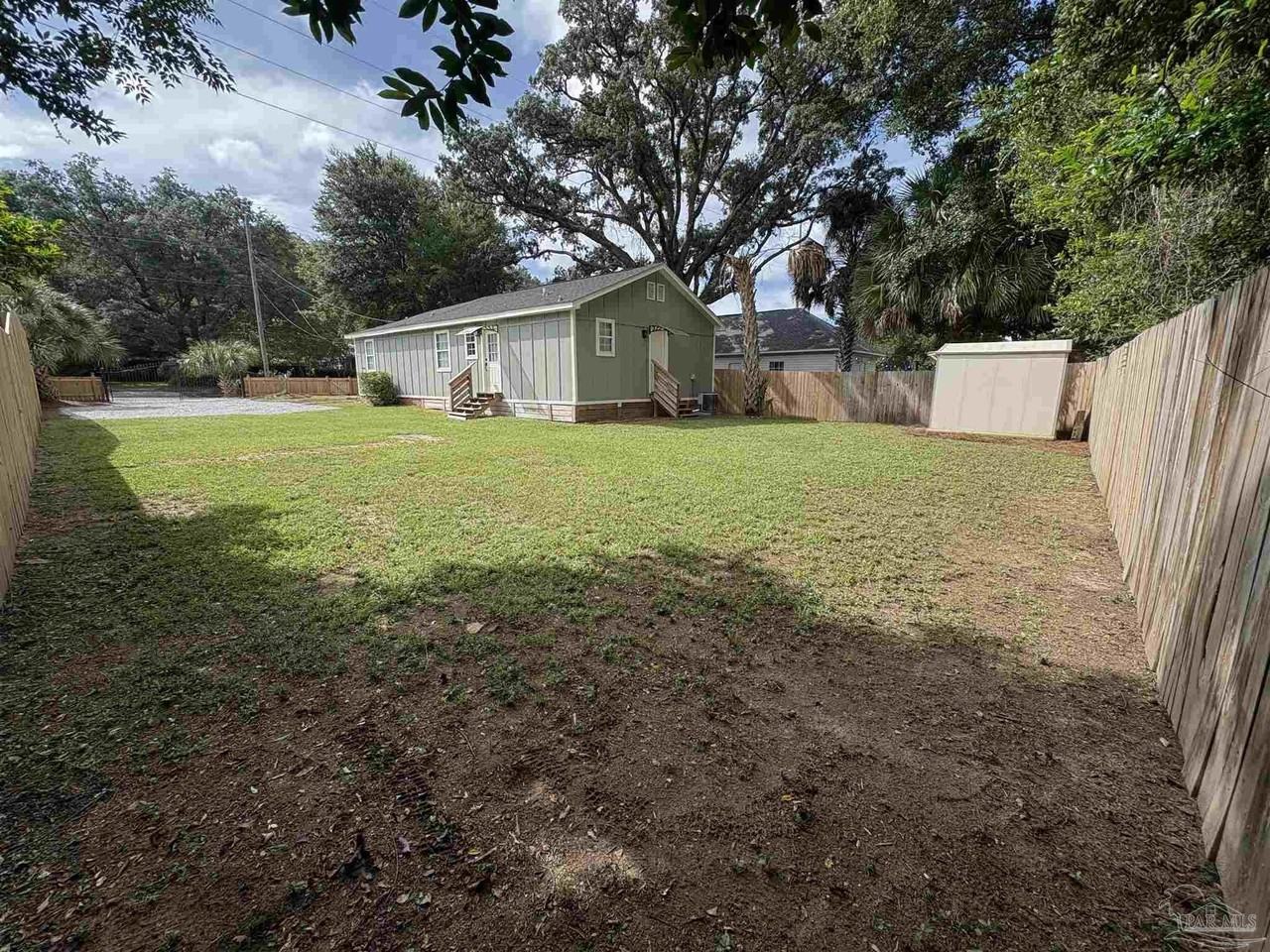 1212 N E St - Photo 6 of 32