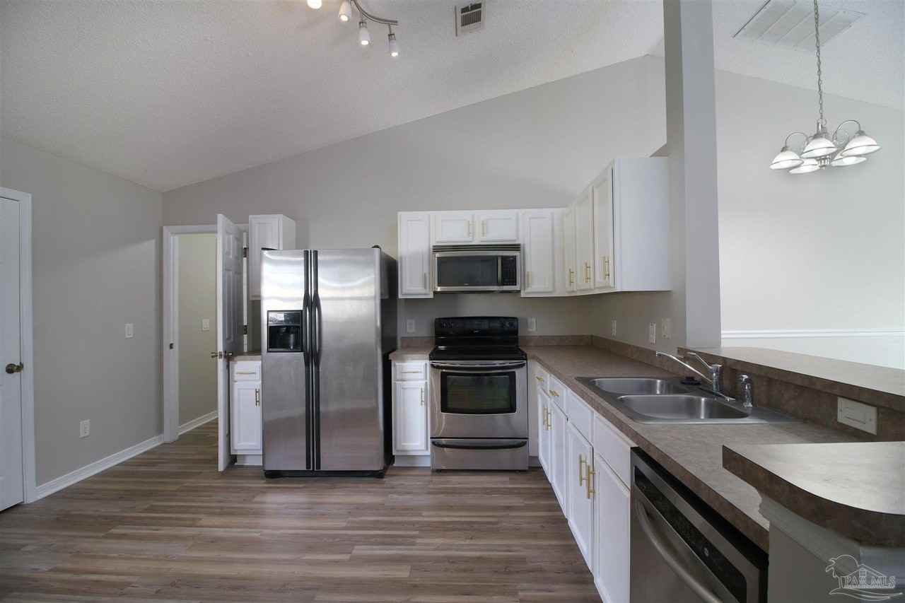 609 Saleta St - Photo 6 of 21