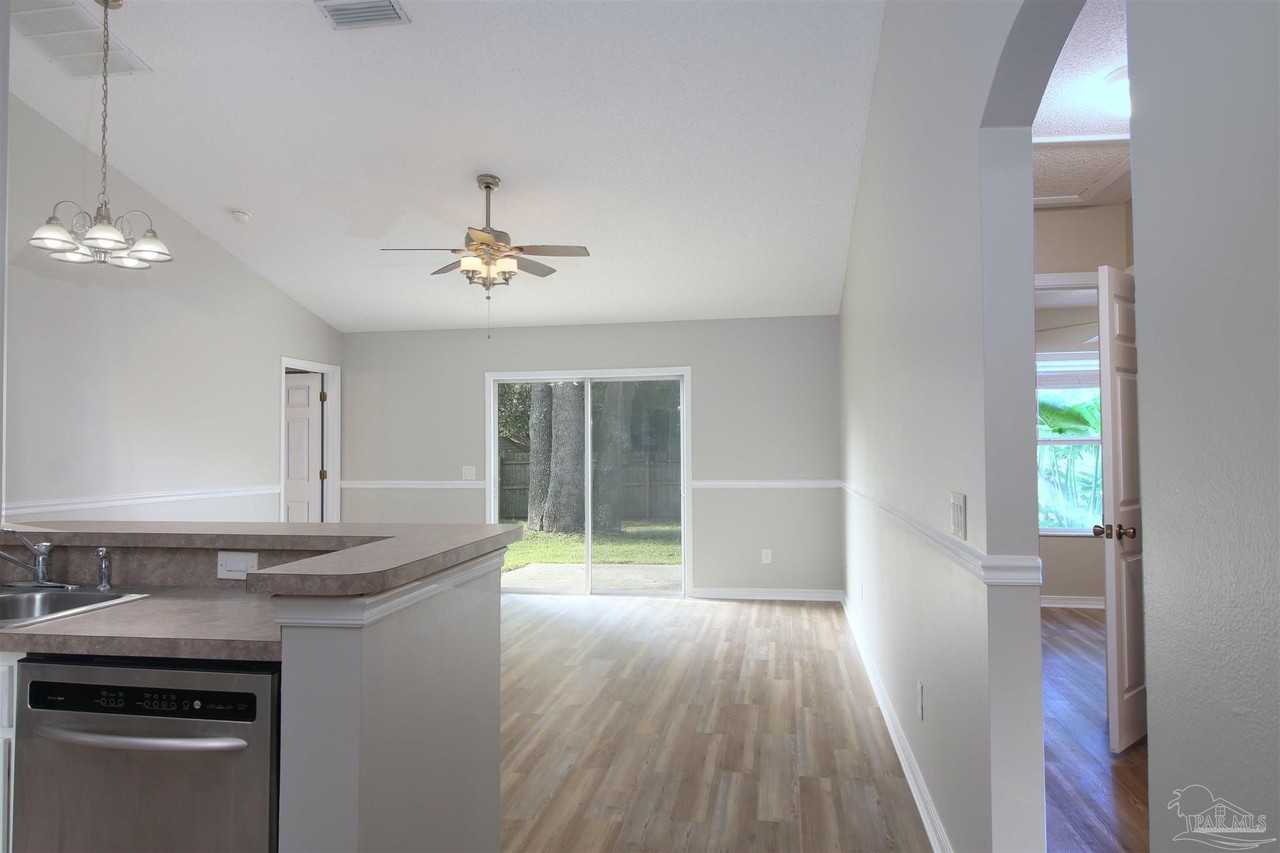 609 Saleta St - Photo 7 of 21