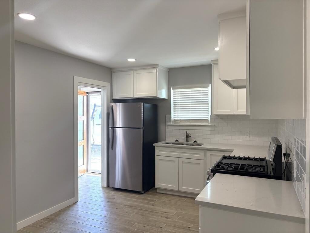 209 E Dormard Ave - Photo 4 of 16