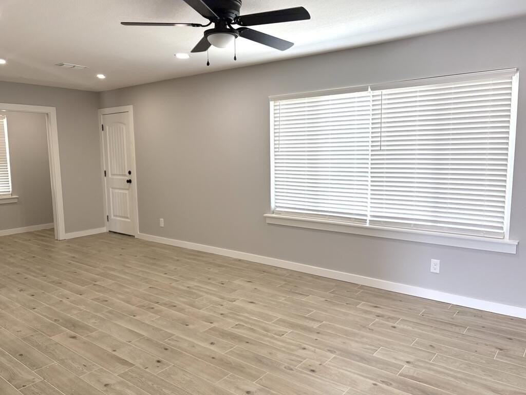 209 E Dormard Ave - Photo 5 of 16