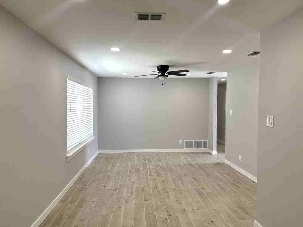209 E Dormard Ave - Photo 6 of 16
