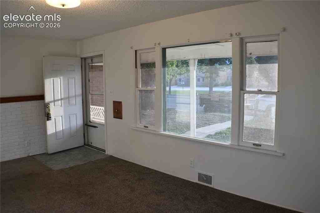 2921 Beacon St - Photo 4 of 17