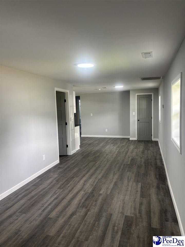 1019 Pecan St - Photo 5 of 11