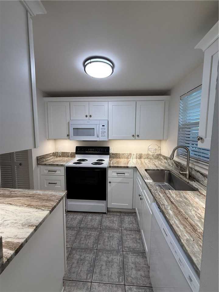 1100 Ponce De Leon Cir #N102