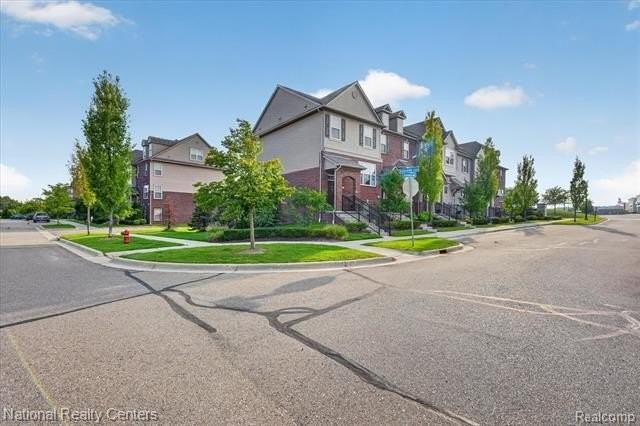 330 Glenhurst Blvd - Photo 2 of 47