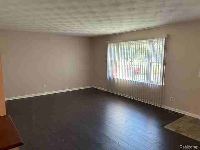 8233 Iosco Rd - Photo 2 of 7