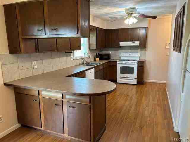 8233 Iosco Rd - Photo 6 of 7