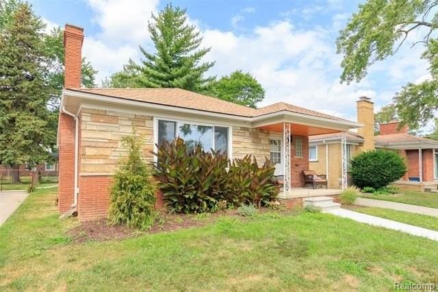 24091 Eastwood St - Photo 3 of 31