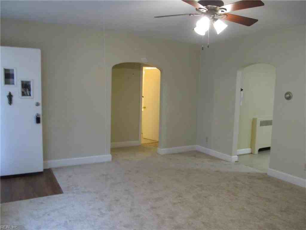 5003 Winchester Dr - Photo 4 of 17
