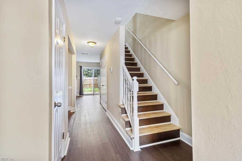 312 Seeman Ct - Photo 4 of 31