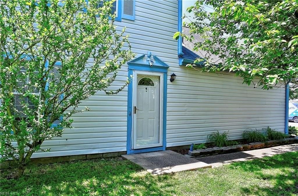 5452 Glenville Cir - Photo 3 of 36