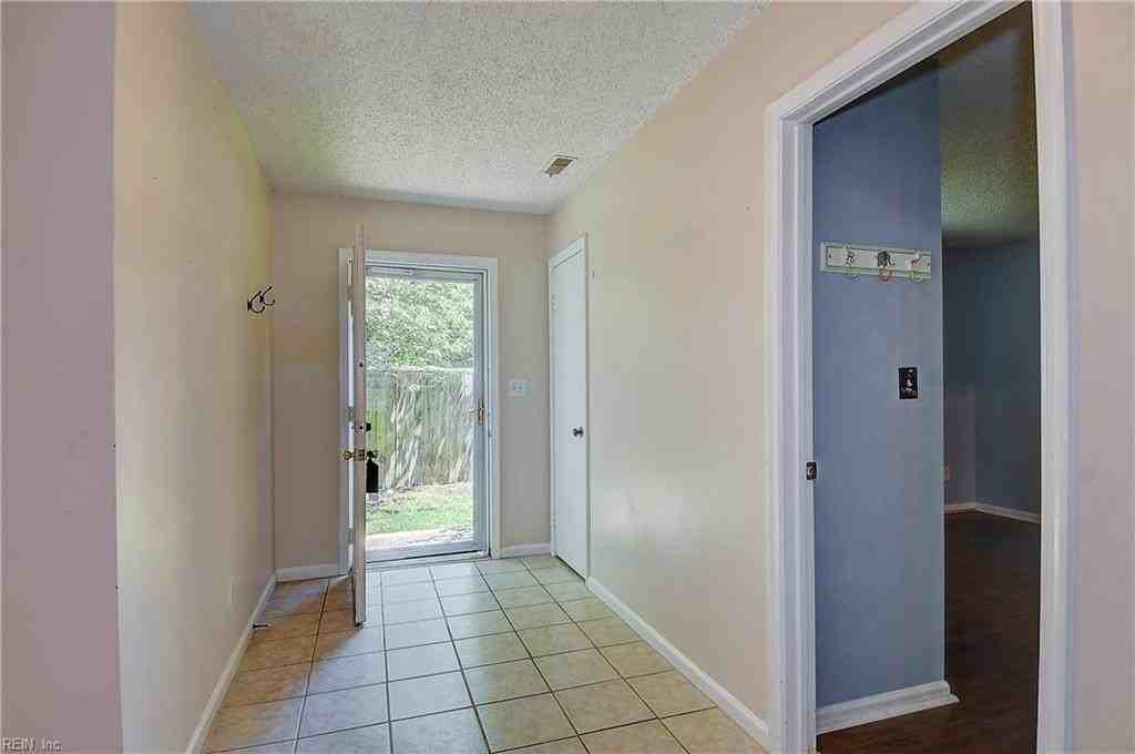 5452 Glenville Cir - Photo 4 of 36