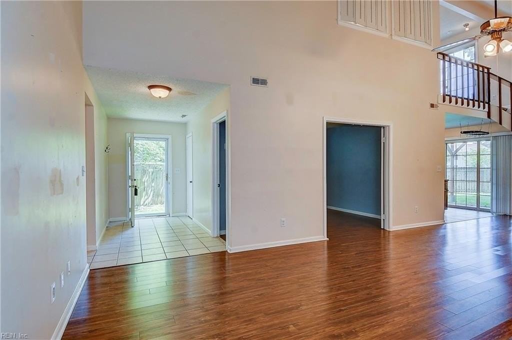 5452 Glenville Cir - Photo 5 of 36