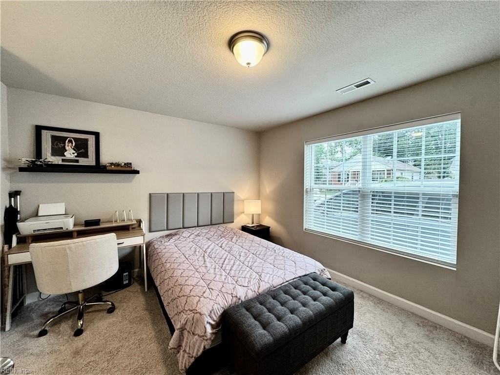 1533 Ocean Garden St - Photo 5 of 34