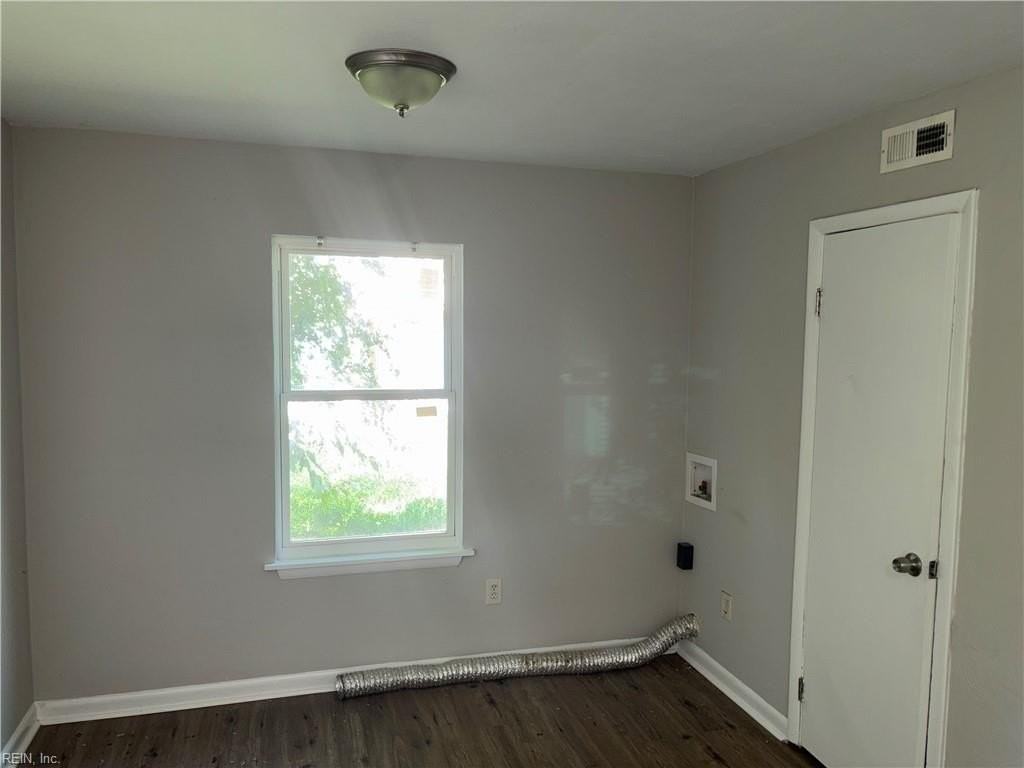 857 28th St - Photo 5 of 16