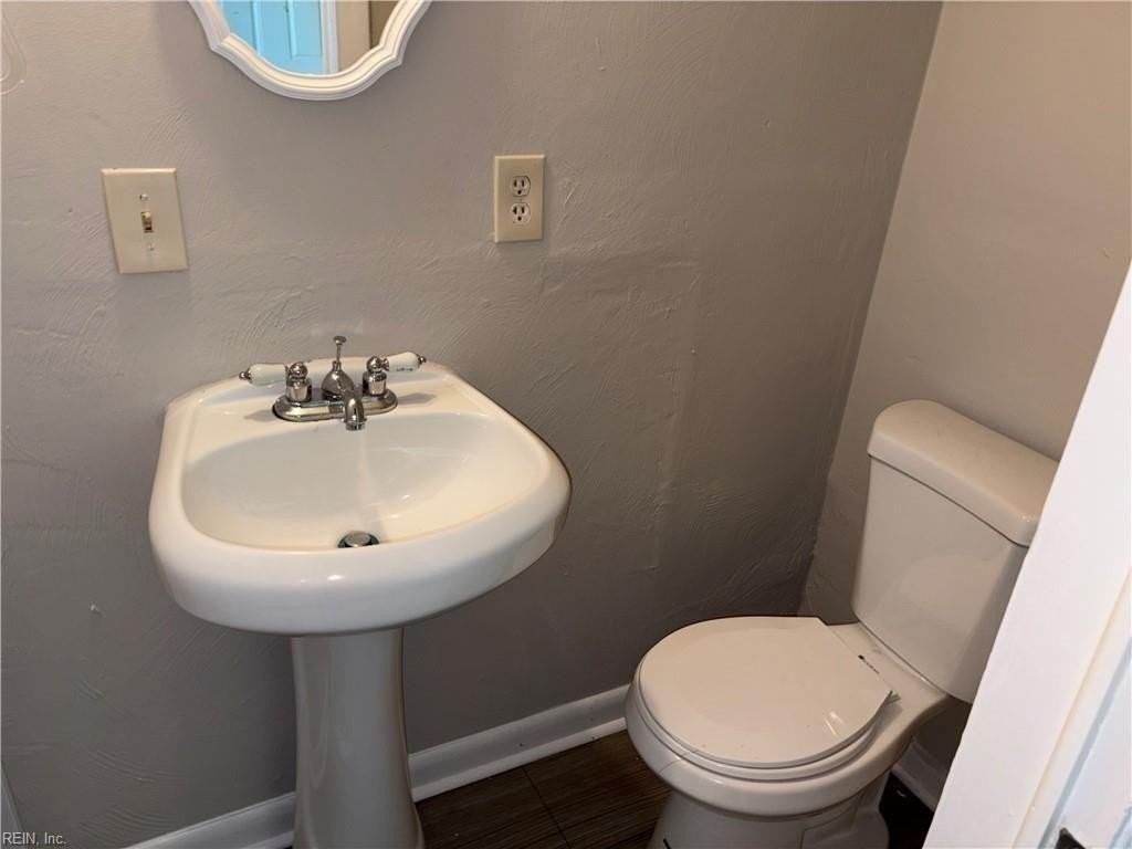 857 28th St - Photo 6 of 16