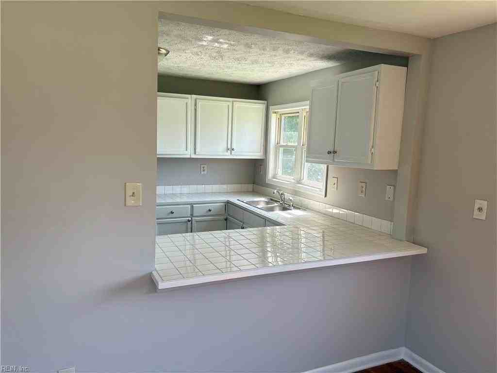 1112 36th St - Photo 5 of 18