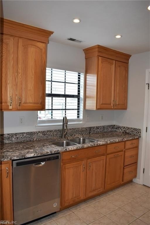 413 Harbour Pt #102 - Photo 7 of 12
