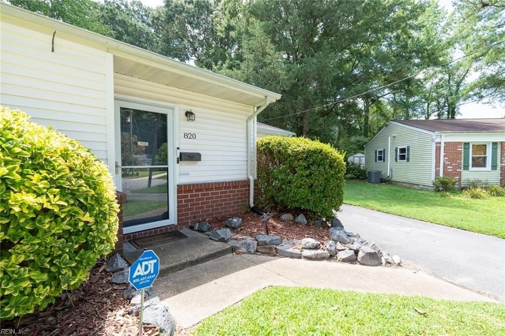 820 Plainsman Ct - Photo 3 of 50