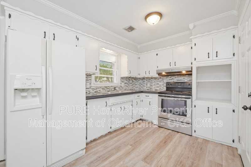 1301 Nw 102nd St - Photo 5 of 16