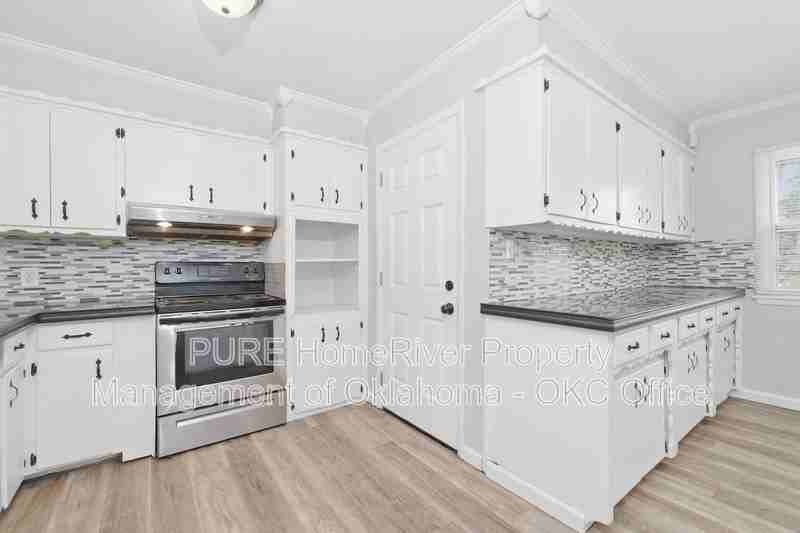 1301 Nw 102nd St - Photo 6 of 16