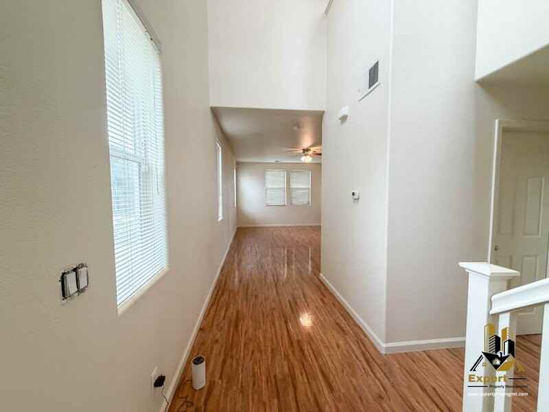 180 Summer Stroll Cir - Photo 2 of 14