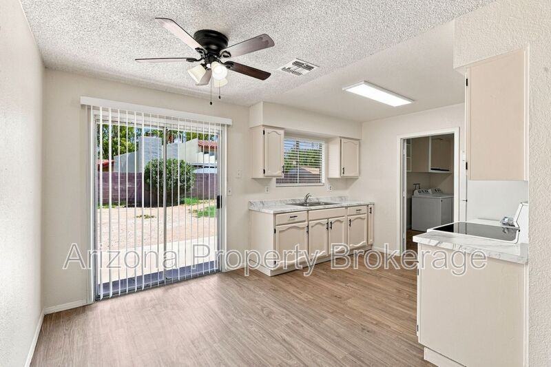 1403 N Markdale - Photo 3 of 25