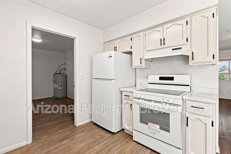 1403 N Markdale - Photo 7 of 25
