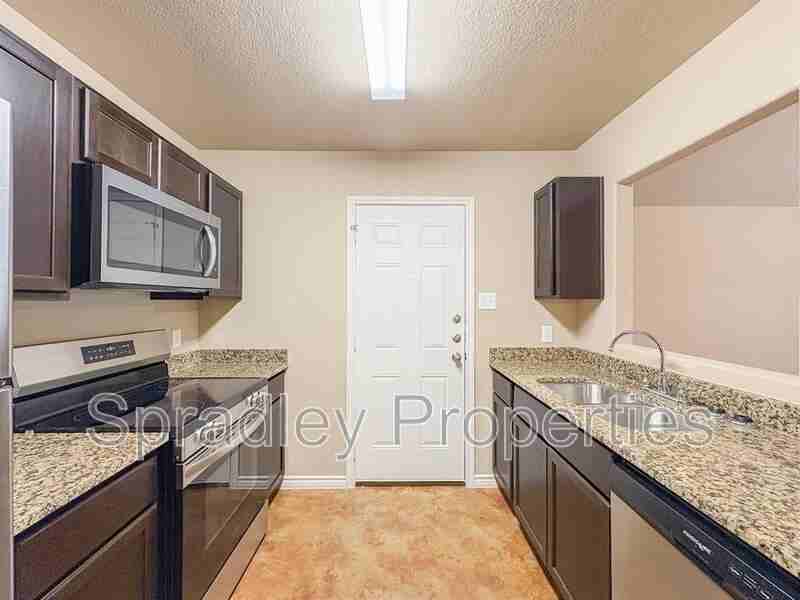 1044 Mason Dr Apt B - Photo 5 of 14