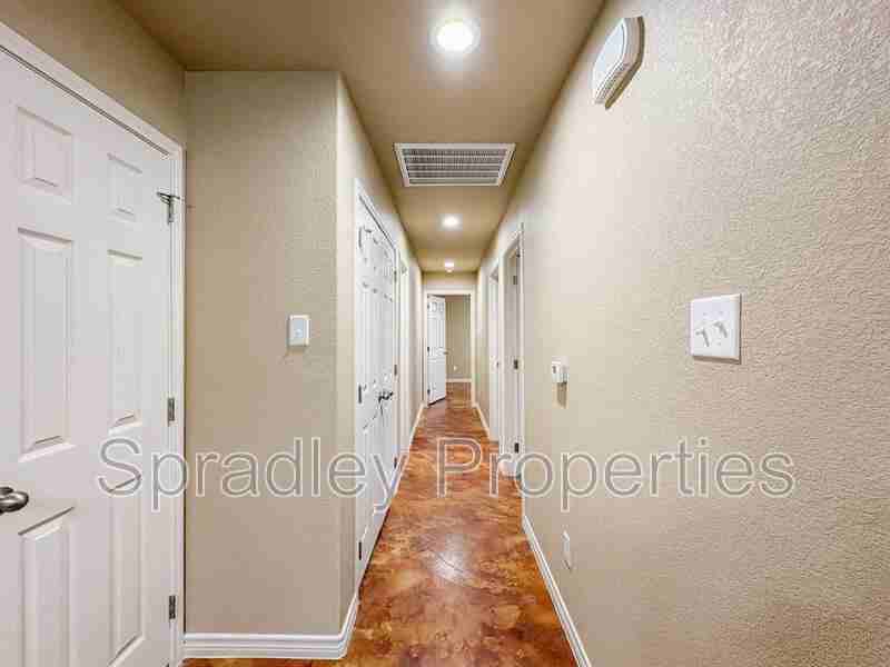 1044 Mason Dr Apt B - Photo 7 of 14