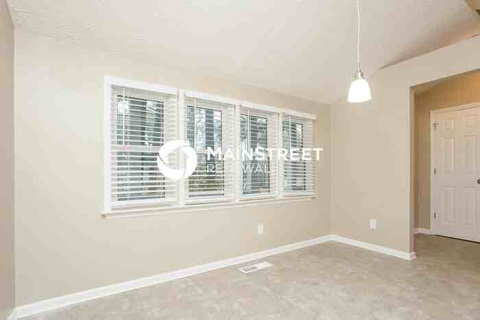 452 Bells Ferry Pl - Photo 2 of 15