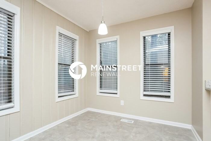 452 Bells Ferry Pl - Photo 4 of 15