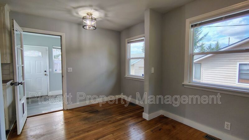 631 Bertha Ave - Photo 6 of 14