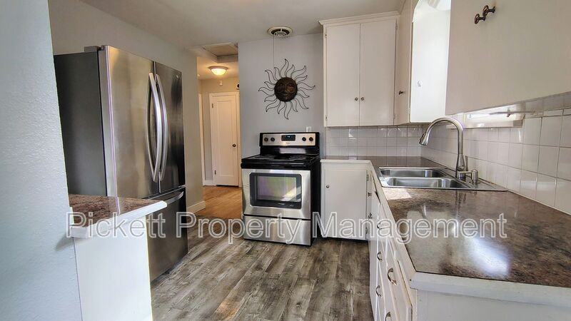 631 Bertha Ave - Photo 7 of 14