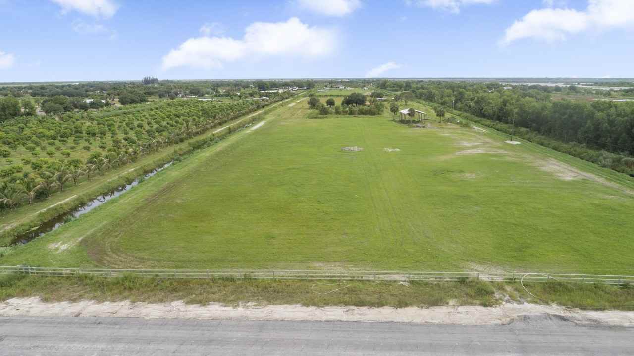 20229 Marie Ct - Photo 2 of 6